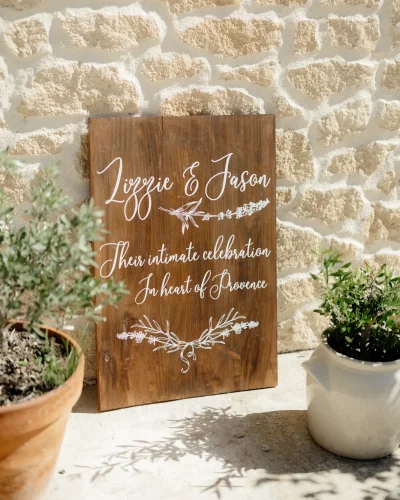décoration mariage aix en provence panneau de bienvenue en bois