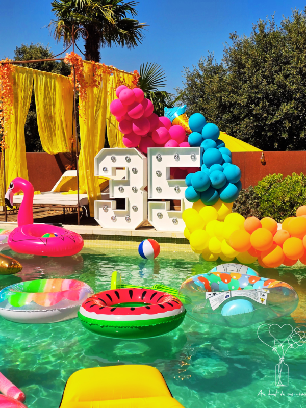 Décoration événements Bouches-du-Rhône, décoration colorée en bord de piscine pour un anniversaire